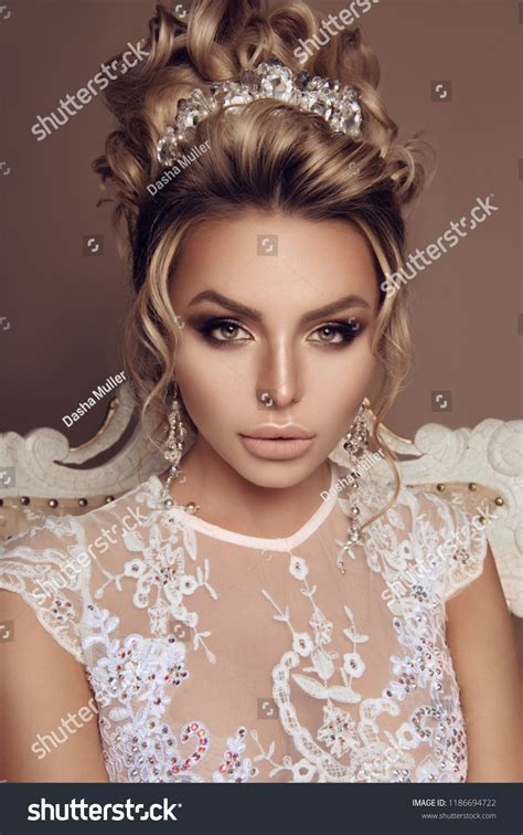 Photo De Stock Gorgeous Elegant Fashion Sexy Blonde Woman Shutterstock