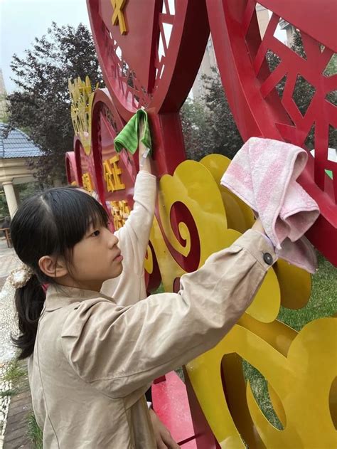 社区实践行 劳动最光荣 奥龙小学五（3）中队开展社区劳动 小学教育 济南教育 济南学校 济南考试 舜网教育