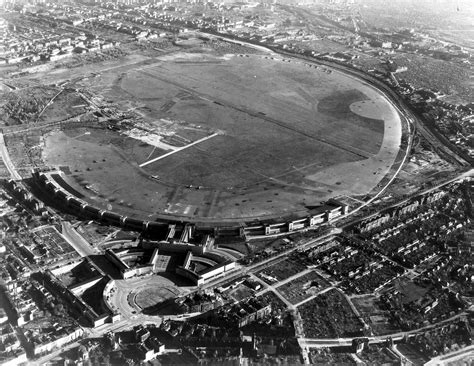 File:Berlin Tempelhof Airport aerial photo c1948.jpg - Wikimedia Commons