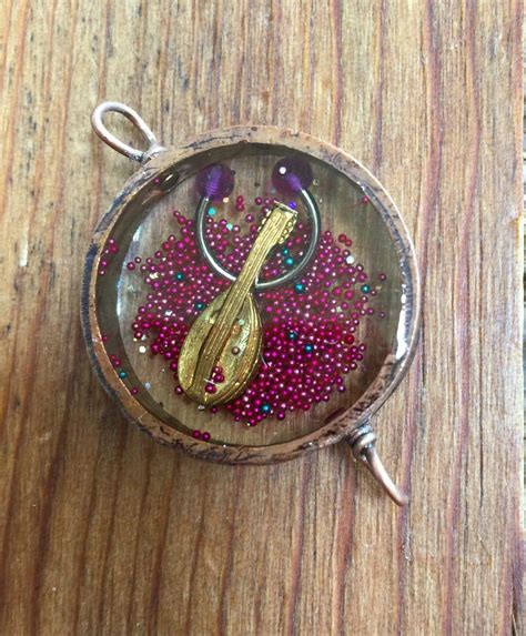 Secrets of Compelling Resin Jewelry Necklaces - Mary Ellen Beads