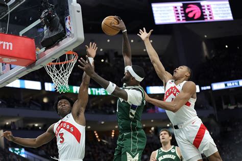 Holiday Brilha E Os Bucks Vencem Os Raptors Mesmo Sem Giannis Nba Ge