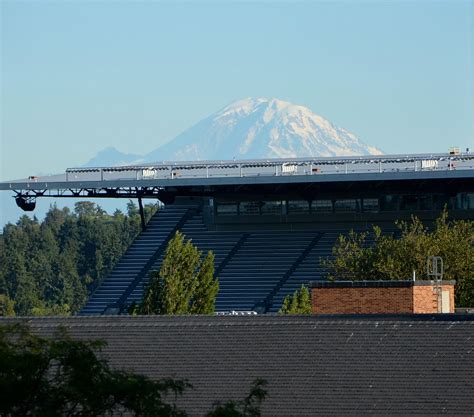 Mountain Stadium View Of Mount Rainier Over Husky Stadium Flickr