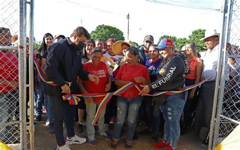 Gobernador entrega en El Furrial cancha de usos múltiples totalmente