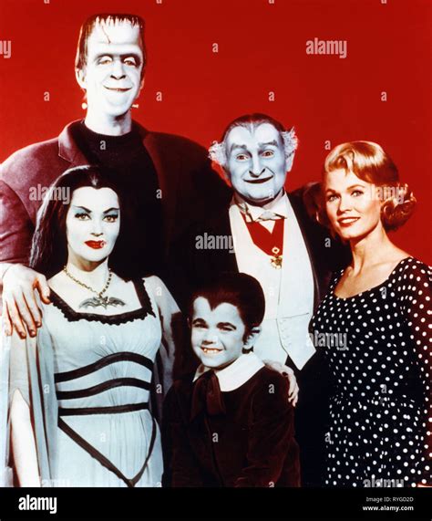 Yvonne De Carlo Fred Gwynne Butch Patrick Al Lewis Pat Priest Los