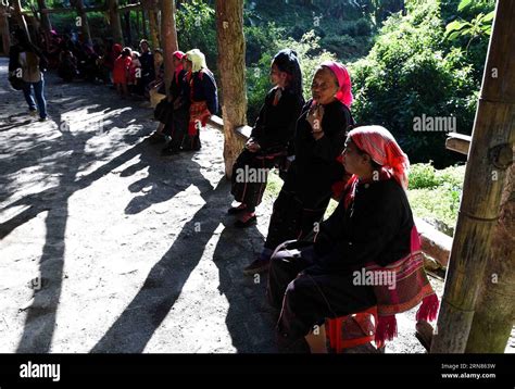 Shrouded Women Hi Res Stock Photography And Images Alamy