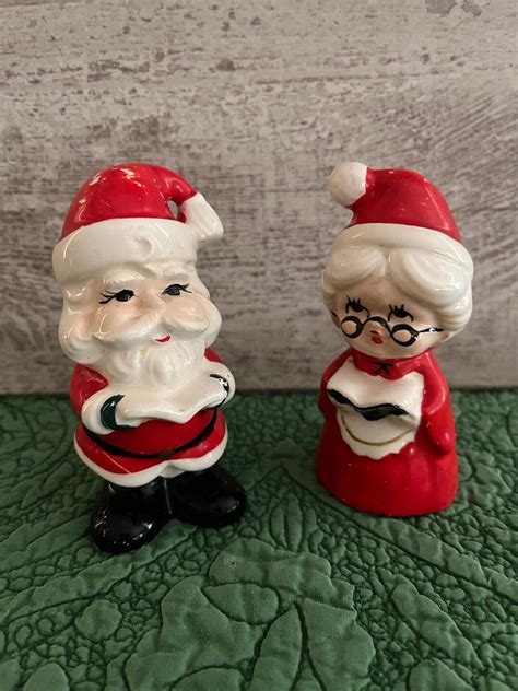 Vintage Lefton Mr And Mrs Santa Claus Caroling Salt And Pepper Shakers Made In Japan 1960s Etsy