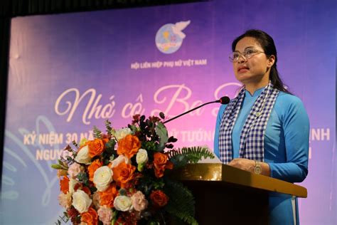 Vietnamese women celebrate the legacy of female general Nguyen Thi Dinh ...