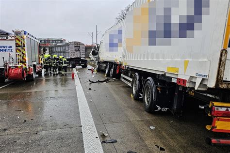 Langer Stau nach Unfall mit zwei Lkw auf der A4 bei Chemnitz Glösa