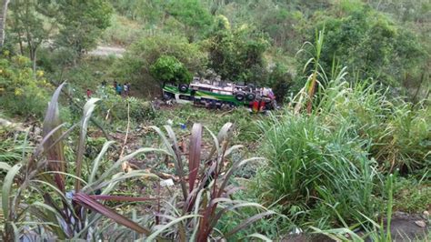 Jun N Nueve Fallecidos Y M S De Heridos Deja Despiste Del Bus De La