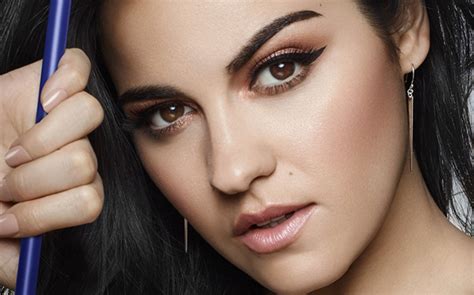 Maite Perroni Deslumbra Modelando Un Arriesgado Escote Fama