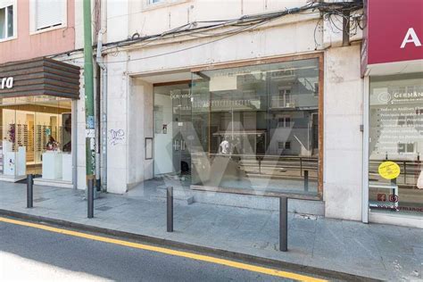 Loja para Comércio ou Serviços na Rua Damião de Gois Algés Para