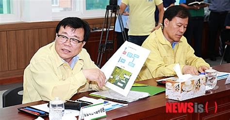 이동필 농림축산식품부 장관 경남 합천군청 구제역 상황실 방문