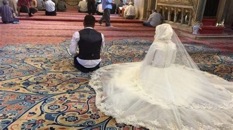 Un Homme Divorce De Sa Femme Pendant La R Ception De Mariage Pour Un