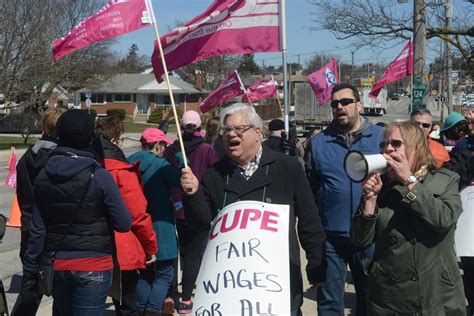 Striking Fcs Workers Get Morale Boost On Picket Line Guelph News