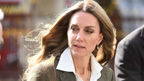 Kate Middleton Stuns Ku Blonde Pomwe Akuyambiranso Ntchito Zachifumu Yve Style