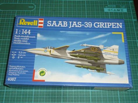 1 144 サーブ JAS 39 グリペン レベル Revell SAAB JAS 39 GRIPEN スウェーデン 軍用機 売買された