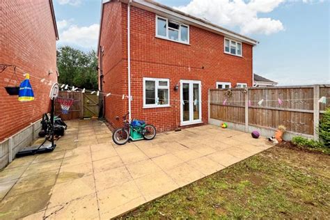 Straits Road Lower Gornal West Midlands Dy3 2 Bedroom Semi Detached