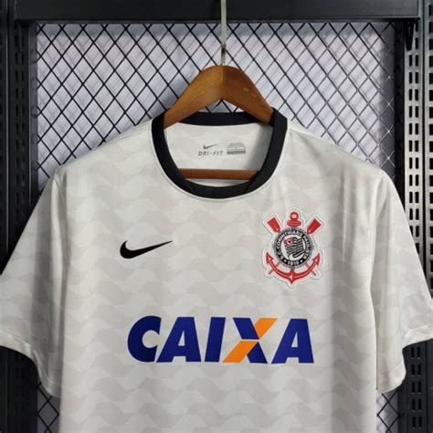 Vaza nova camisa do Corinthians e gera discussão na internet