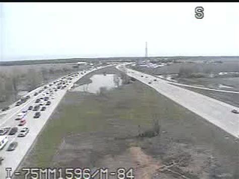 Crash On Northbound I 75 In Bay County Causes Traffic Backup