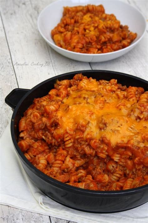 One pot pasta à la sauce tomate boeuf haché et cheddar Amandine Cooking