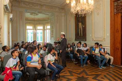 A O Promove Visitas Guiadas Sede Da Acp Para Alunos E Professores Da