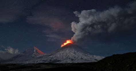 In Photos Russia S Largest Volcano Erupts On Kamchatka The Moscow Times