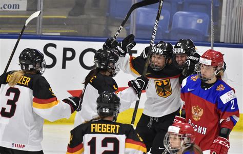 Im 500 Länderspiel Frauen Besiegen Russland Mit 21 Und Ziehen Ins