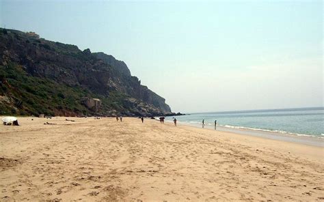 Praia de Sesimbra interdita a banhos devido a bactéria