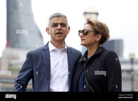 mayor london signing ceremony  res stock photography  images alamy
