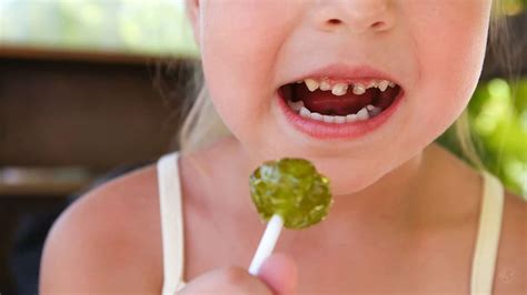 10 Ways To Tell If A Child Is Eating Too Much Sugar