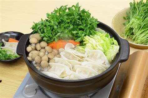 20分以内で調理！ 野菜やお肉もたくさん食べれる「豆苗」を使った鍋レシピ3選ダイエット、フィットネス、ヘルスケアのことならfytte フィッテ