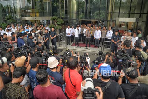 Perkuat Pemberantasan Korupsi Kpk Polri Teken Kerja Sama Republika