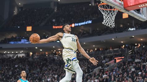 Giannis Antetokounmpo Helps Lead Bucks To Impressive 15 1 Mark In November