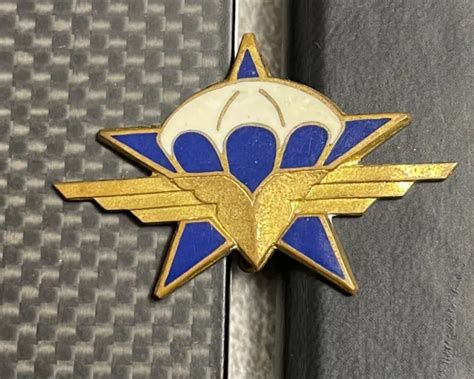 Insigne Du Er R Giment De Chasseur Parachutistes Rcp Drago Paris