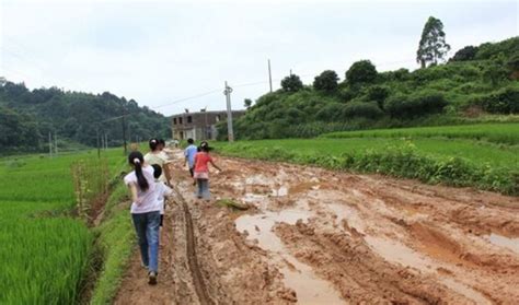 农村“村村通”工程建设的如何？老农无奈说出真相，让人无法反驳腾讯新闻