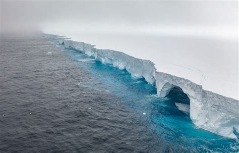 Antarctique Le plus grand iceberg du monde est à la dérive