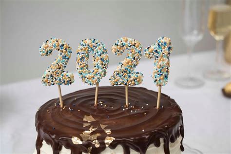 New Year Cake with Edible Cake Topper - coucoucake - cake and baking blog