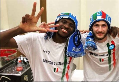 Osimhen E Kvara Euforici Per Lo Scudetto Il Toccante Post Della