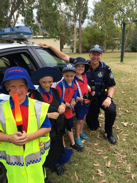 Police visit a big hit at Wulguru State School - Townsville