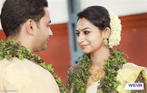 40 Beautiful Kerala Wedding Photography examples and Top Photographers