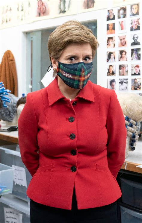 Scotland Face Mask Rules All The Places You Do And Don T Have To Cover Up As Nicola Sturgeon