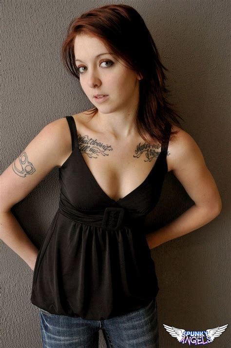 Pictures Of Teen Amateur Scarlett Showing Her Naked Body Porn Pictures XXX Photos Sex Images