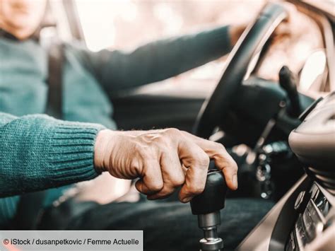 Seniors Lautocollant S Coller Sur La Voiture Est Il Indispensable