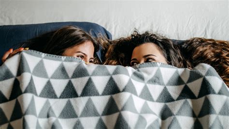 Best Friend Blankets Are The Cozy Trend Going Viral On TikTok