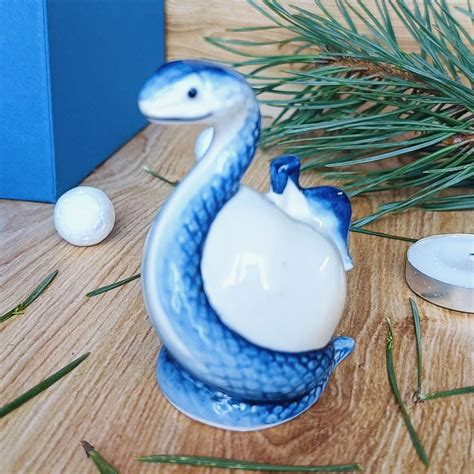 Скульптура "Змея на яблоке", высота 8 см. Гжельский фарфор | Гжель