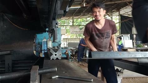 Proses Bending Atap Komatsu Alat Berat Tebal6mm Youtube