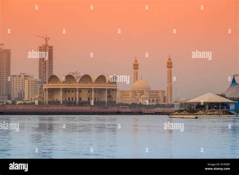 Bahrain grand mosque Stock Photo - Alamy