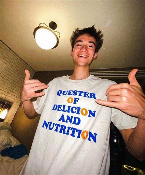 What is the new merch a reference to? : r/JacobCollier