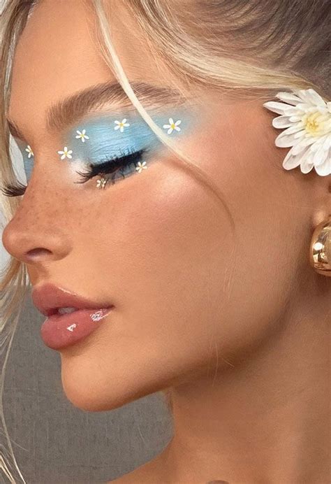 30 Best Bright Eyeshadow Looks Blue Sky And Daisy Makeup Look Blue