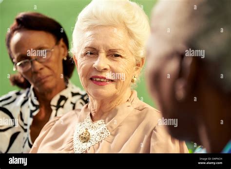 Old Latina Woman Stockfotos Und Bilder Kaufen Alamy